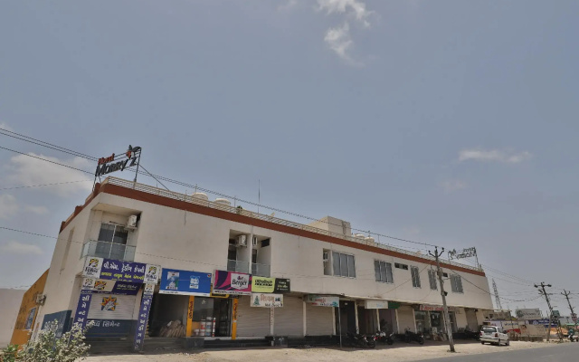 OYO 40092 Hotel Morry'z