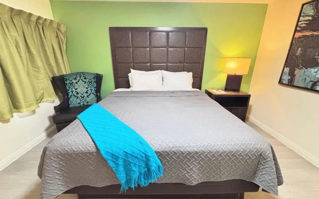 Crest Motel