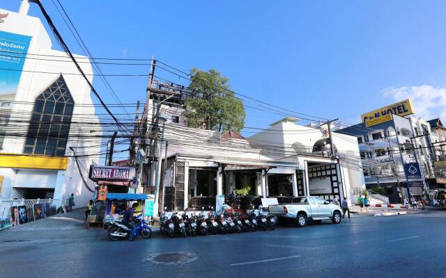 Отель Days Inn by Wyndham Patong Beach Phuket вид на фасад