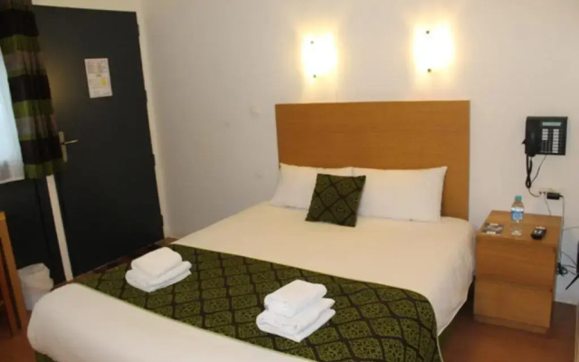 Brit Hotel LAdresse