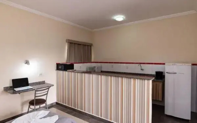 Colonial Flat Hotel