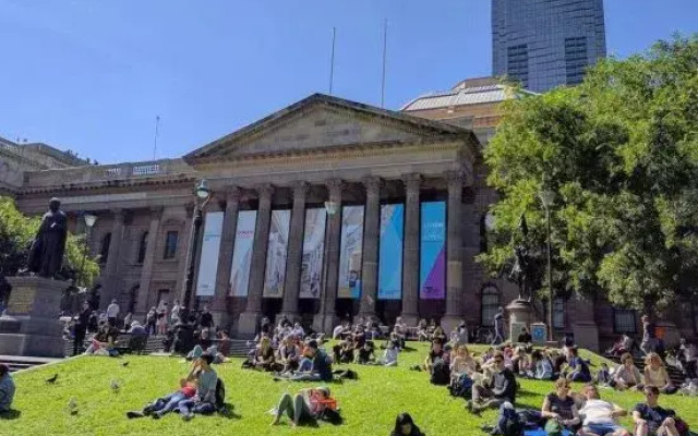 Swanston Central 3B Lv53 CBD Skyline View FreeTram