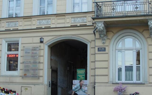 Отель La Guitarra Hostel Poznań Польша, Познань - отзывы, цены и фото номеров - забронировать отель La Guitarra Hostel Poznań онлайн вид на фасад