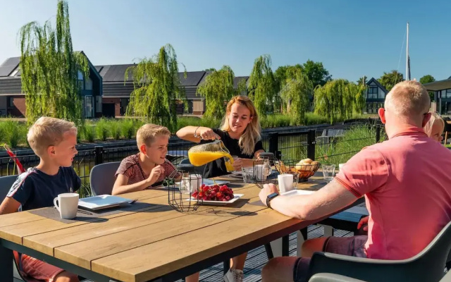 Luxury Villa Near the Frysian Water