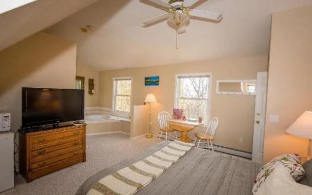 Fox Hollow Bed & Breakfast