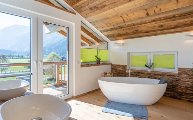 Luxurious Chalet in Neukirchen am Großvenediger With Pool