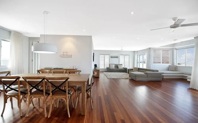 Sea Splash 75 Lorikeet Drive