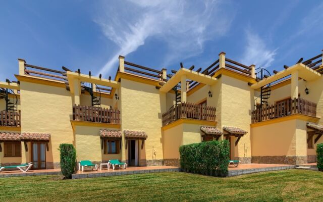 Отель Apartamentos Villafaro Испания, Кониль-де-ла-Фронтера - отзывы, цены и фото номеров - забронировать отель Apartamentos Villafaro онлайн вид на фасад