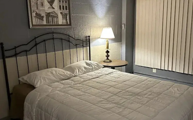 J-E Hotel & Suites