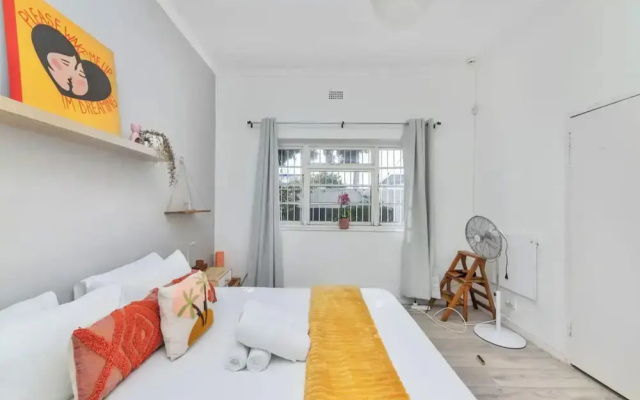 Modern and Stylish 2 BD House in Claremont