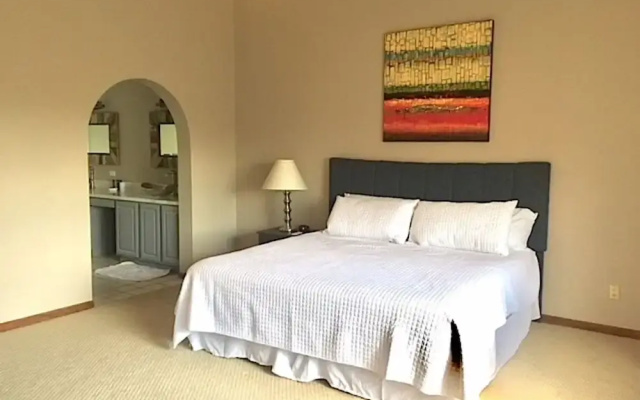Grandview Getaway 4 BR by Casago