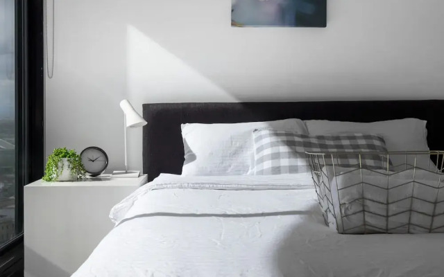 Roomerang at Abeckett Tower 31