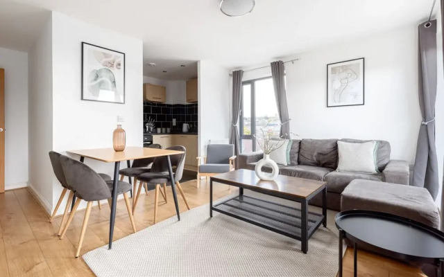 Premium 2 Bed Flat near Colindale Station