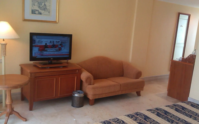 Resor Tuban Tropis