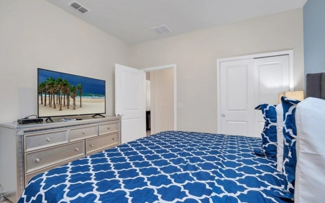 1220aloha 6 Bedroom Villa by Redawning