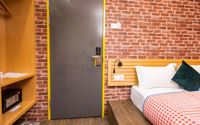 B Street Hotel