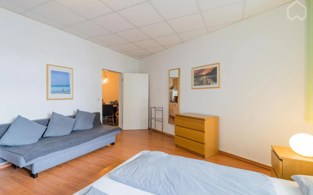 Spacious and modern furnished apartment for 10 guests