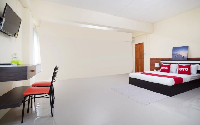 OYO 1047 EK Residence Banchang City