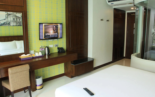Supicha pool access hotel