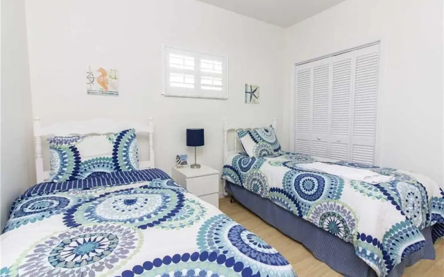 Seaside Bungalow - Three Bedroom Home