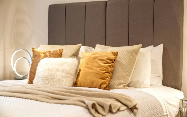 Earl s Court Chelsea 2BR Luxury Apartment Tube