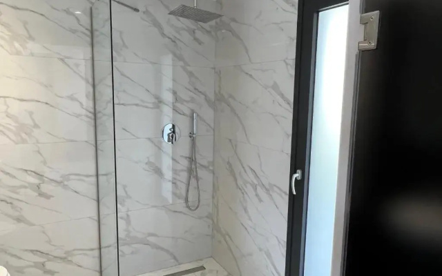 V luxury Suites