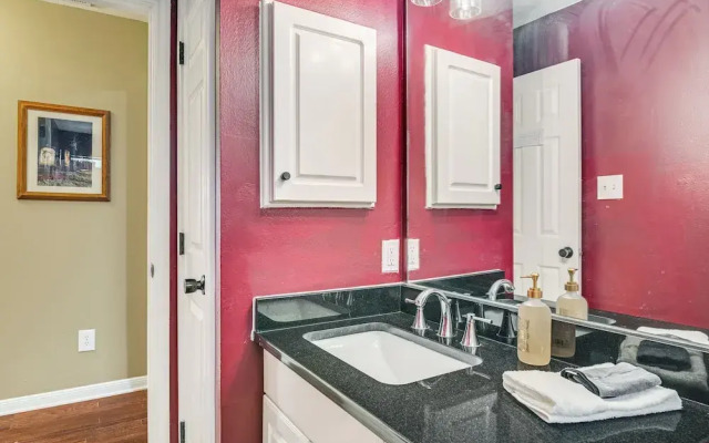 Bryan Home: Close to Campus & Kyle Field