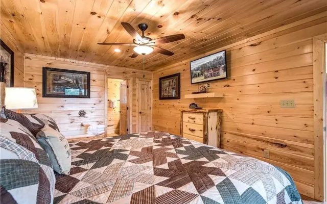 Smoky Mountain Dream - Five Bedroom Cabin