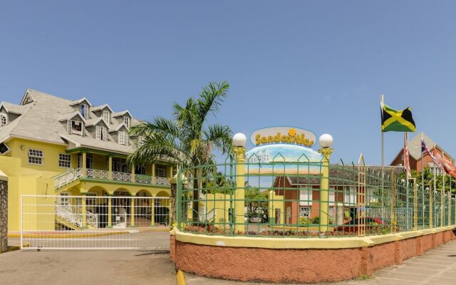 Отель SandCastles Deluxe Beach Resort вид на фасад