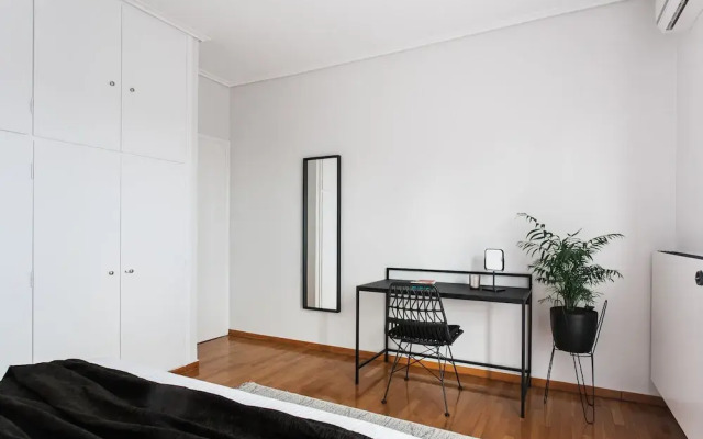 Spacious Apartment near HELEXPO
