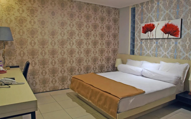 RedDoorz Near Ciputra World