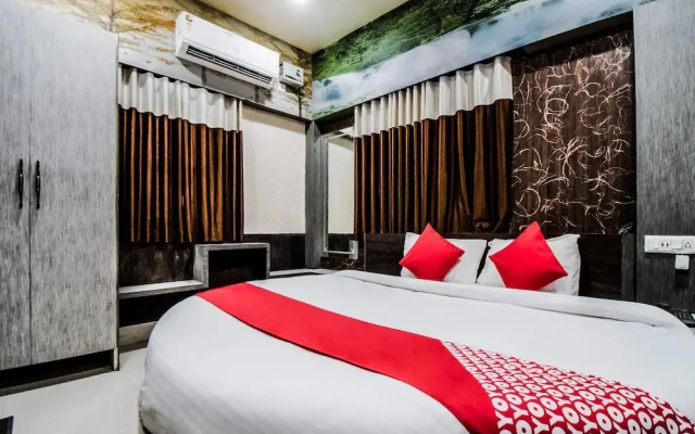 Oyo 28557 Hotel M V International