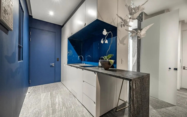 17 Marine, Designer Solar Powered Apt