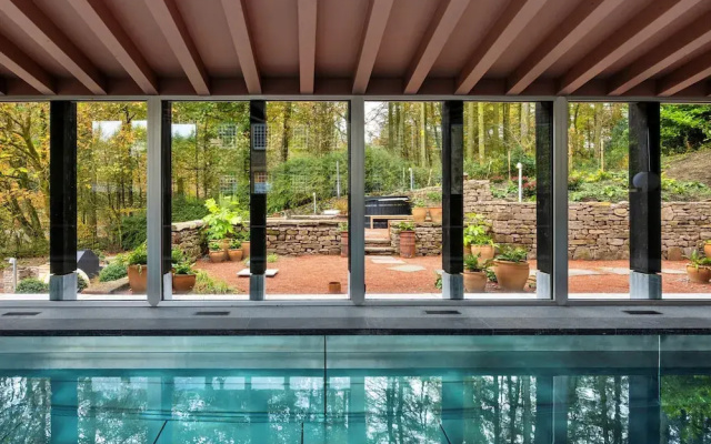 Historic Retreat in Peak District by River Dane