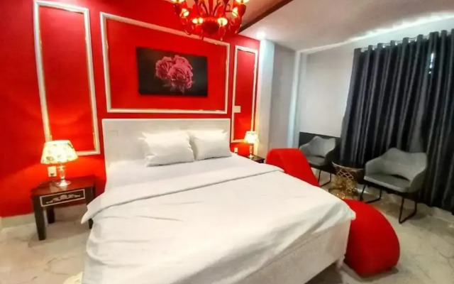Elly Hotel
