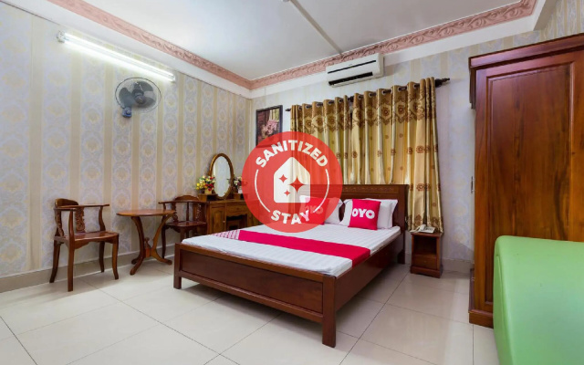 OYO 476 Van Anh Hotel