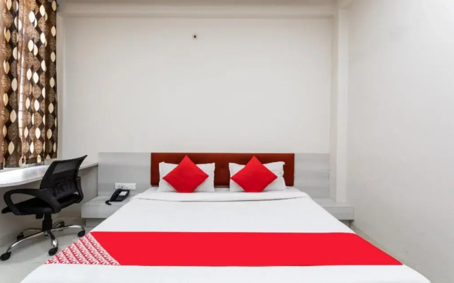OYO 18692 Jmc Star Inn
