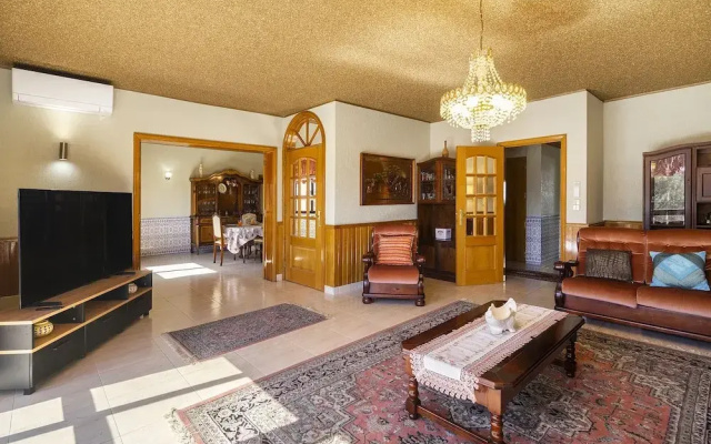 Perfect Family Hideout Residence W/Ac & 4Br + 5Ba