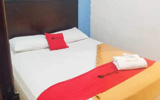 RedDoorz near Living Plaza Palembang