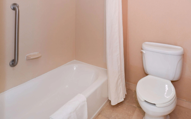 Hampton Inn by Hilton Litchfield