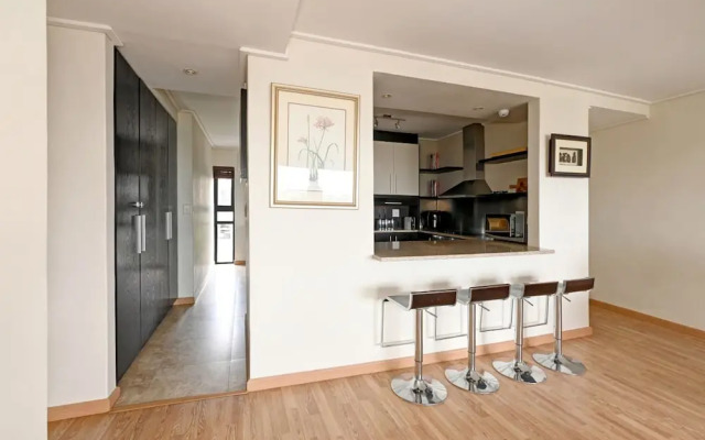 Two Bed Spacious 6th Floor Ocean Views