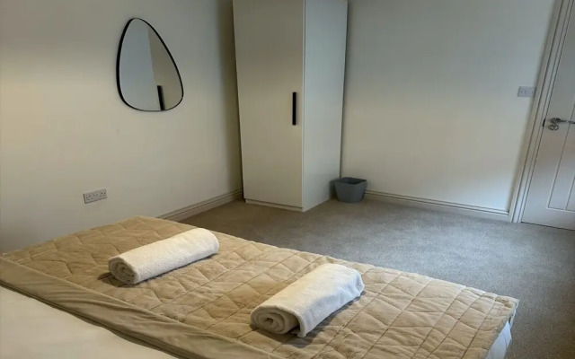 Cotswolds Large 4 Bed House Parking-Wifi