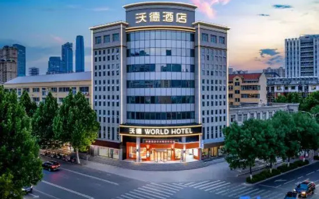 World Hotel (Jinan Erhuan East Road Hualong Road Branch)