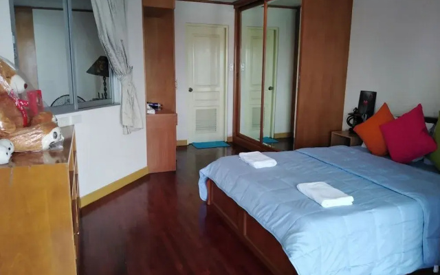 Downtown Apartment near BTS Station