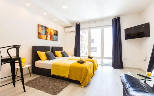 2Sis Apartments