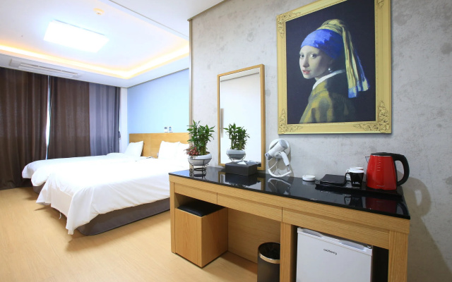 Line Hotel