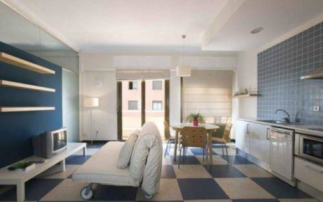 Chic & Basic Urquinaona Apartments