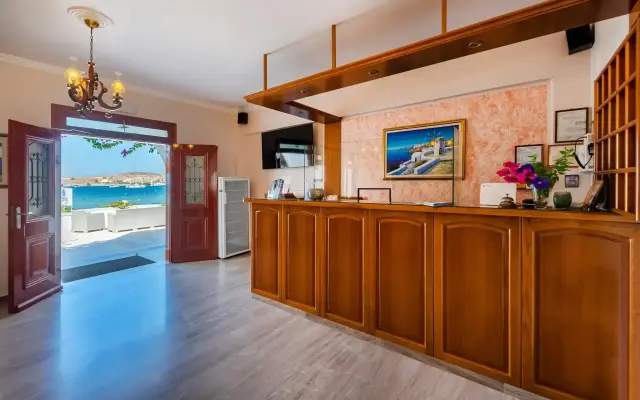 Irene Hotel & Studios - Beachfront