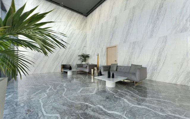 Modern 1BR with Pool and Gym Al Jaddaf