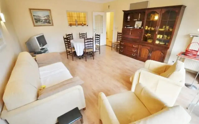 Pleasant Apartment With Nice View of Park
